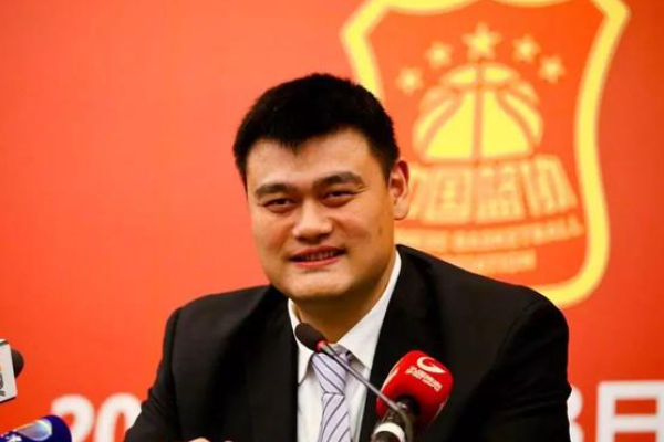 中國籃協(xié)現(xiàn)任主席是誰？